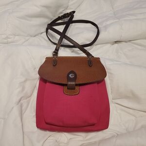 Dooney and Bourke fuchsia crossbody bag